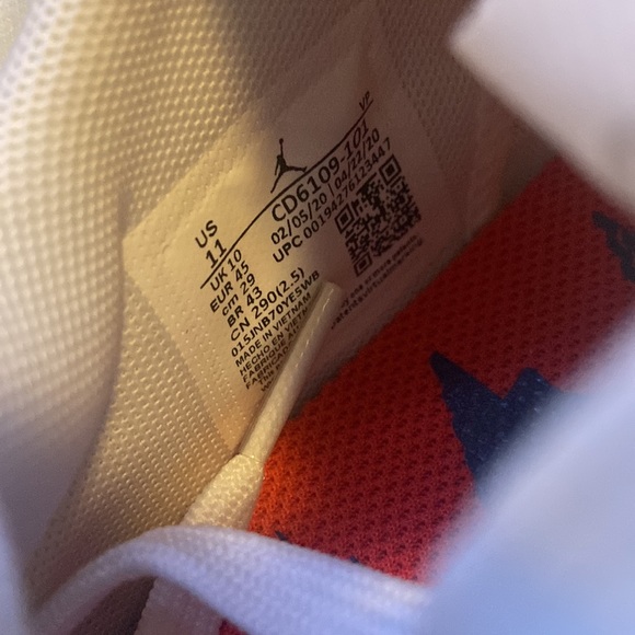 Athletic_Shoes